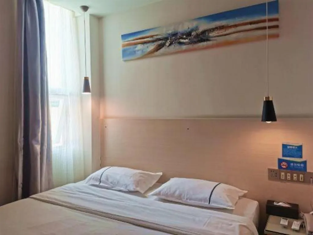 Bed in City Comfort Inn Guangzhou Dashi Metro Station Zoo Main Branch