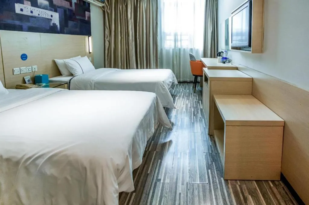 Bed in City Comfort Inn Guangzhou Dashi Metro Station Zoo Main Branch