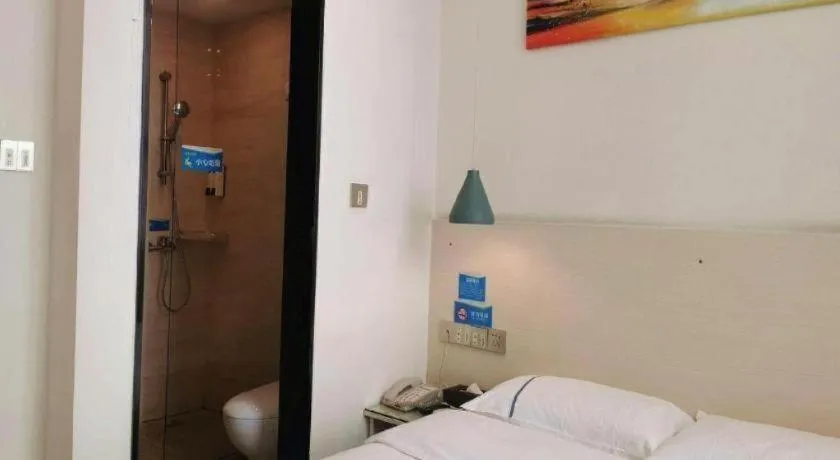 Bed in City Comfort Inn Guangzhou Dashi Metro Station Zoo Main Branch