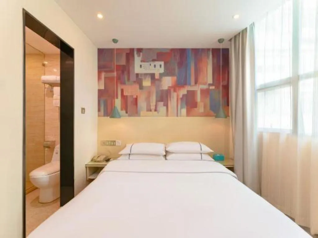 Bed in City Comfort Inn Guangzhou Dashi Metro Station Zoo Main Branch