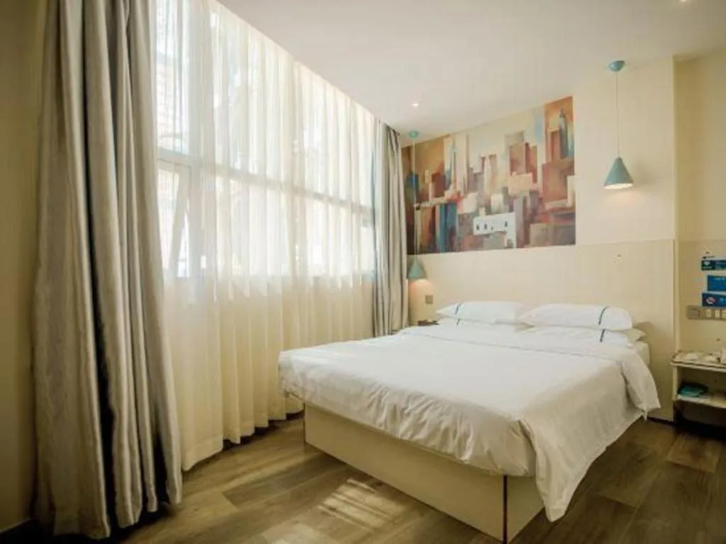 Bed in City Comfort Inn Guangzhou Dashi Metro Station Zoo Main Branch