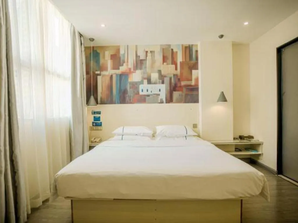 Bed in City Comfort Inn Guangzhou Dashi Metro Station Zoo Main Branch