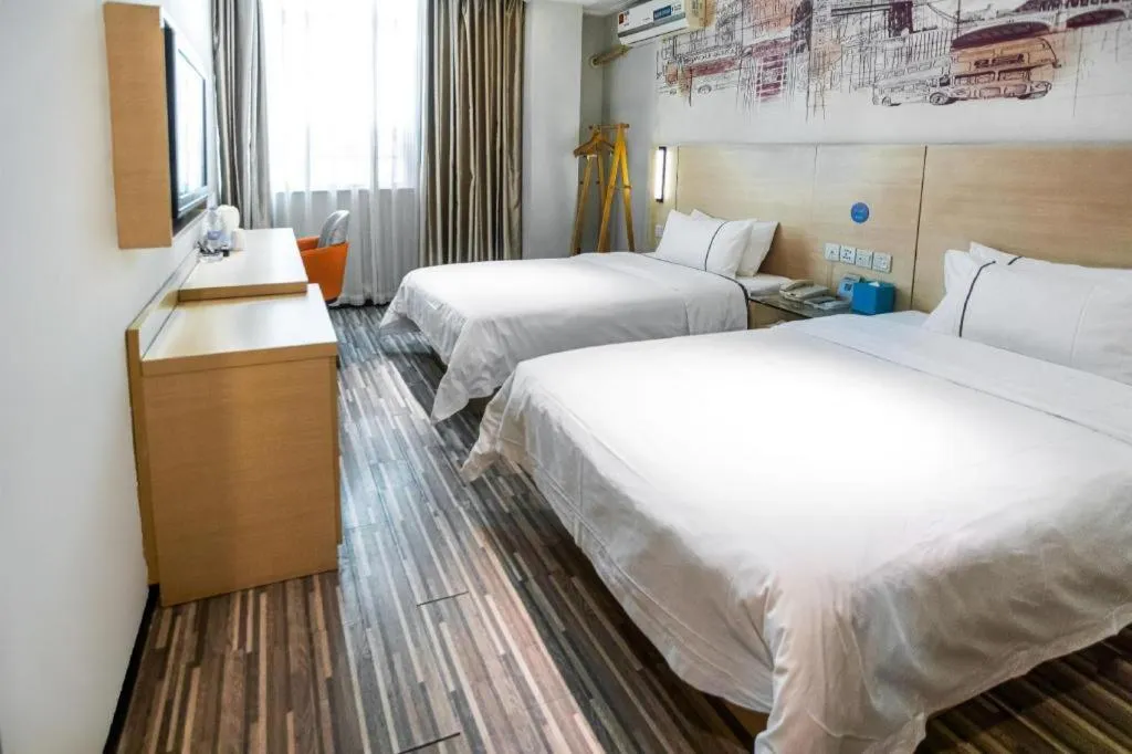 Bed in City Comfort Inn Guangzhou Dashi Metro Station Zoo Main Branch