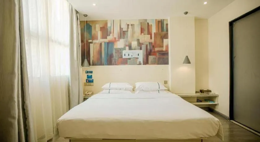 Bed in City Comfort Inn Guangzhou Dashi Metro Station Zoo Main Branch