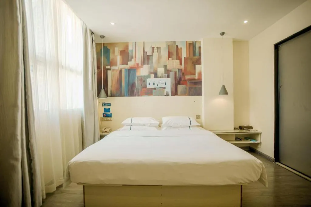 Bed in City Comfort Inn Guangzhou Dashi Metro Station Zoo Main Branch