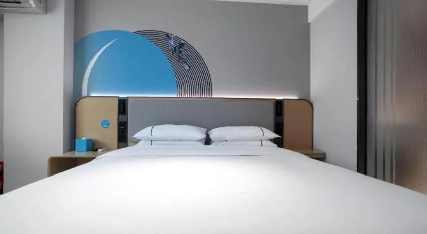 Bed in City Comfort Inn Guangzhou Dashi Metro Station Zoo Main Branch