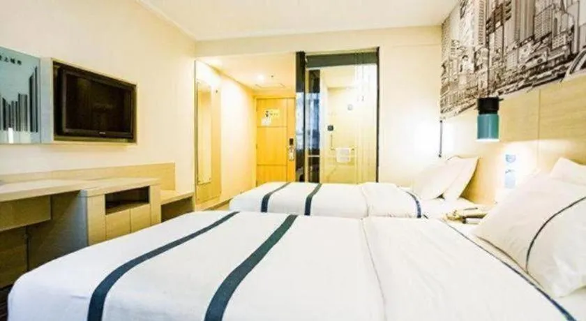 Bed in City Comfort Inn Guangzhou Dashi Metro Station Zoo Main Branch