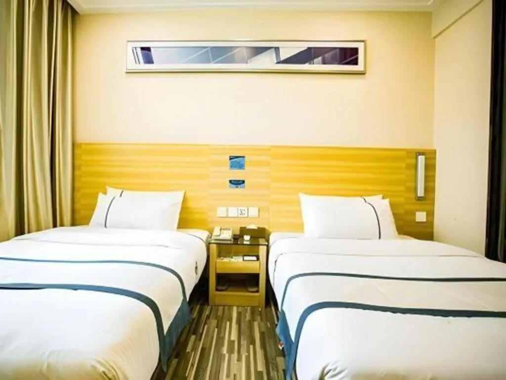 Bed in City Comfort Inn Guangzhou Dashi Metro Station Zoo Main Branch