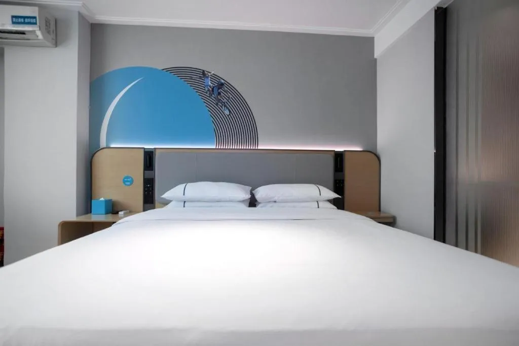 Bed in City Comfort Inn Guangzhou Dashi Metro Station Zoo Main Branch