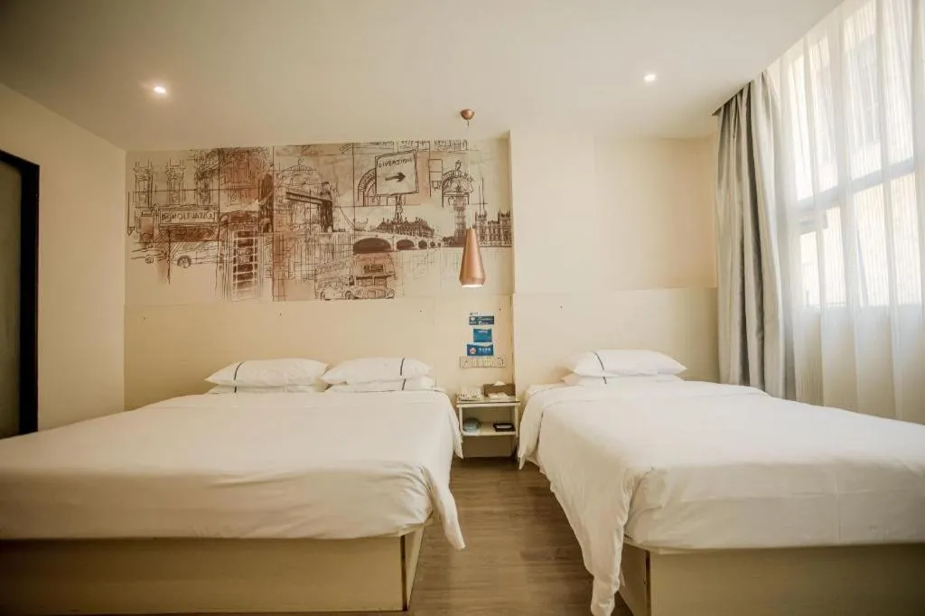 Bed in City Comfort Inn Guangzhou Dashi Metro Station Zoo Main Branch