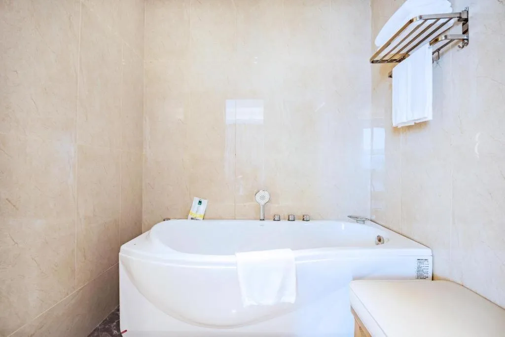 Echeng Hotel Changsha Evening News