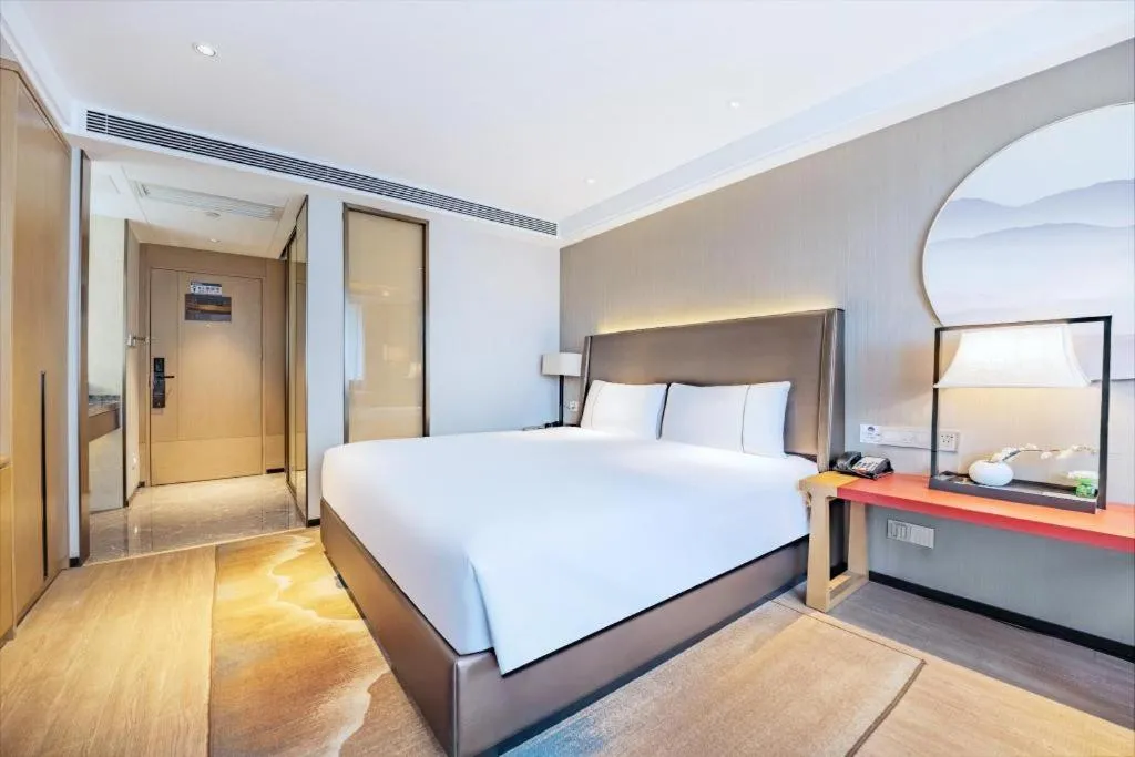 Bed in Echeng Hotel Changsha Evening News