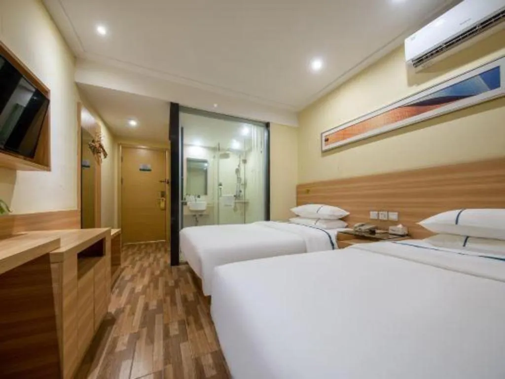 Bed in City Comfort Inn Shanghai International Tourism Resort Disney