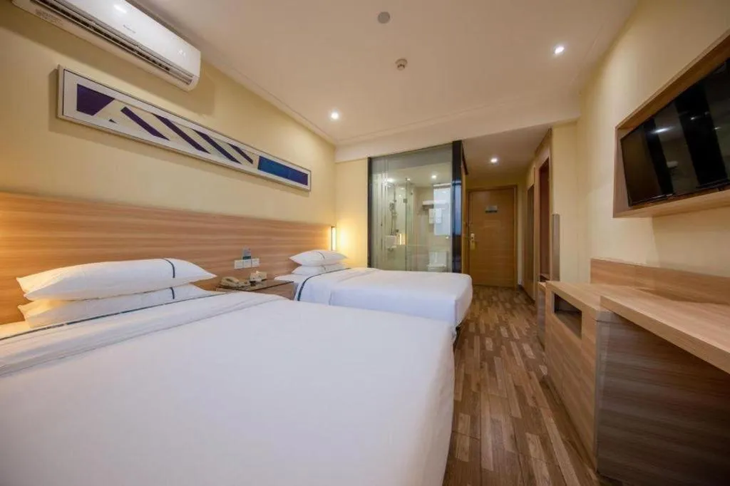 Bed in City Comfort Inn Shanghai International Tourism Resort Disney