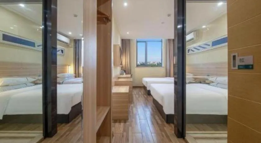 Bed in City Comfort Inn Shanghai International Tourism Resort Disney