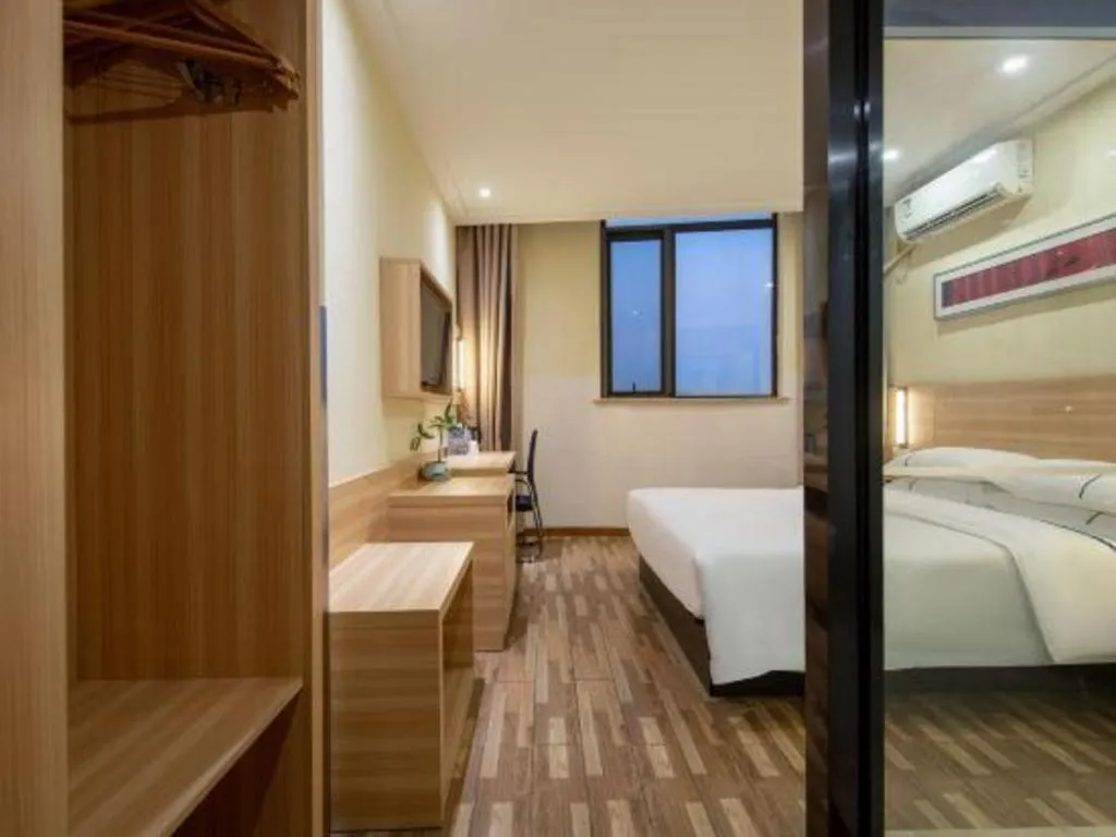 Bed in City Comfort Inn Shanghai International Tourism Resort Disney