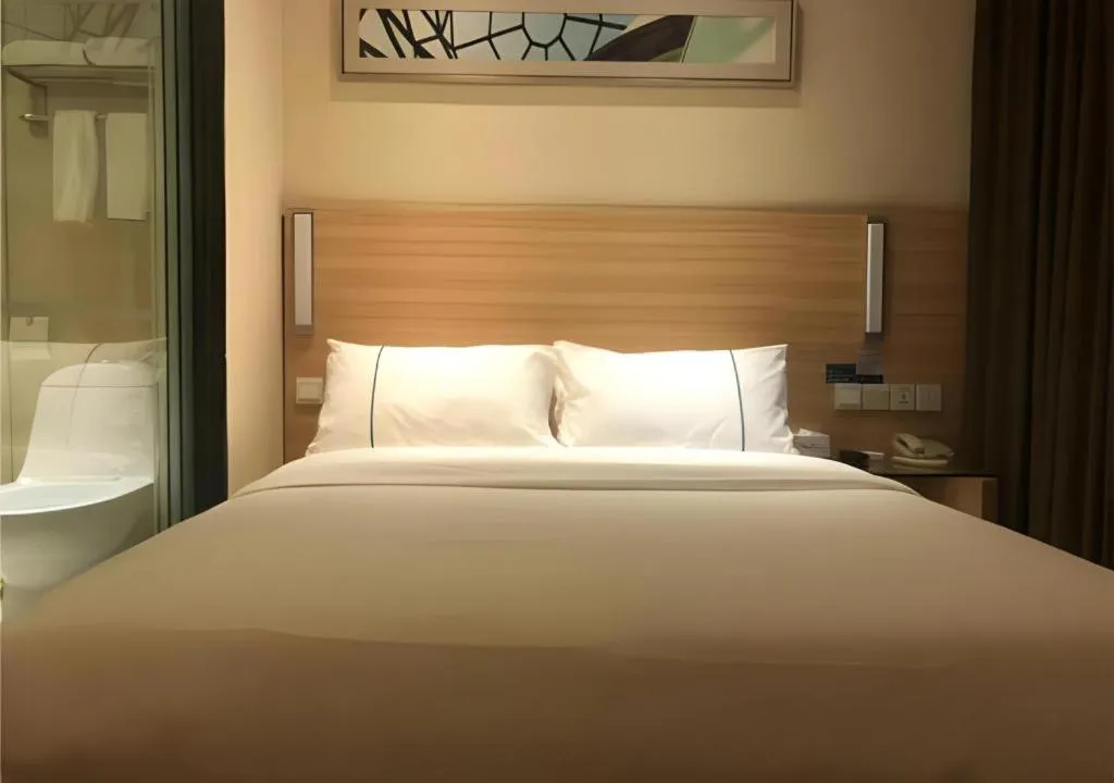 Bed in City Comfort Inn Wuhan Dongwu Avenue Light Rail Station