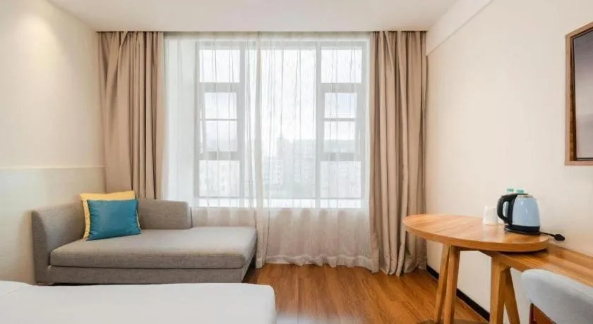 JTOUR Inn Hechi Yizhou Municipal Central Plaza