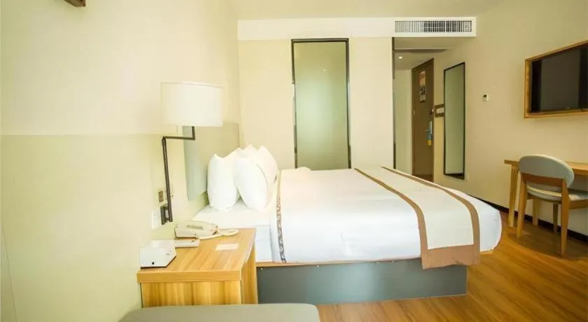 Bed in JTOUR Inn Hechi Yizhou Municipal Central Plaza