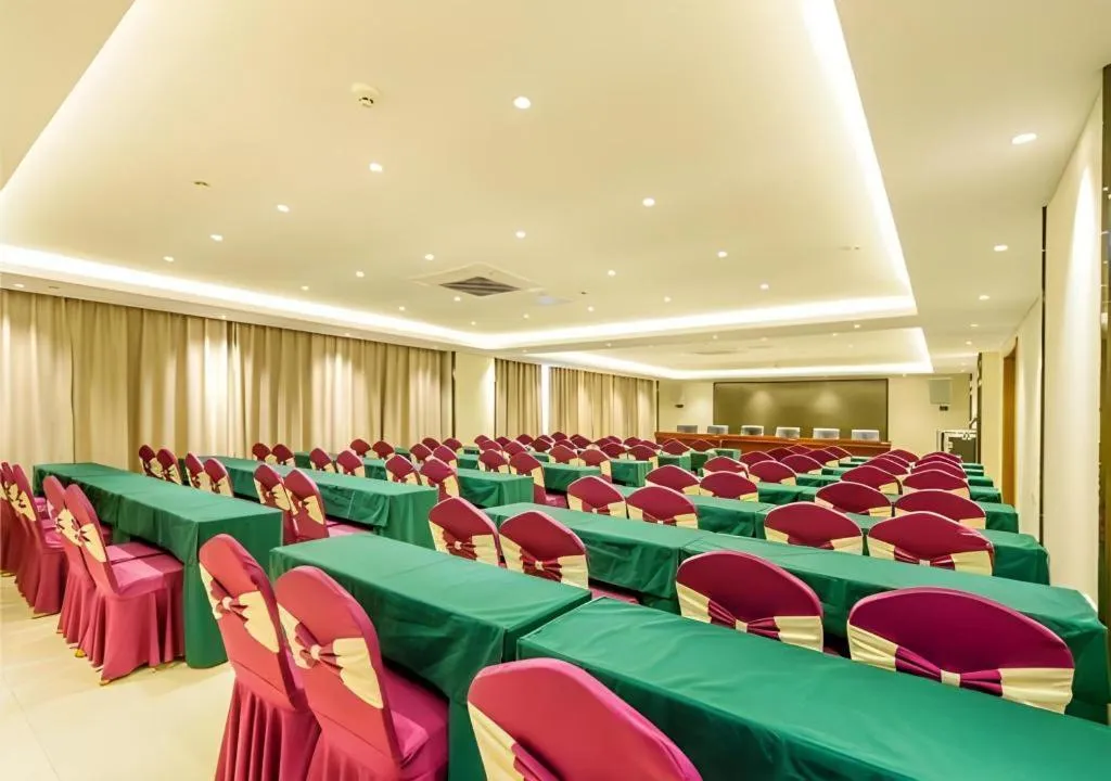 JTOUR Inn Hechi Yizhou Municipal Central Plaza