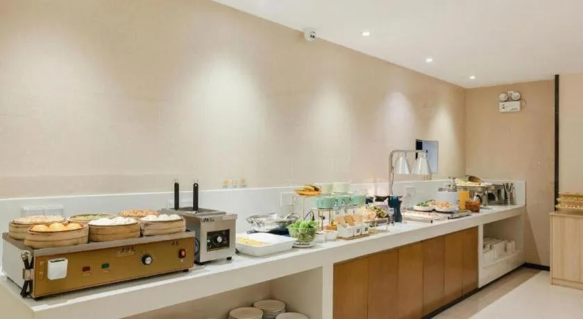 JTOUR Inn Hechi Yizhou Municipal Central Plaza