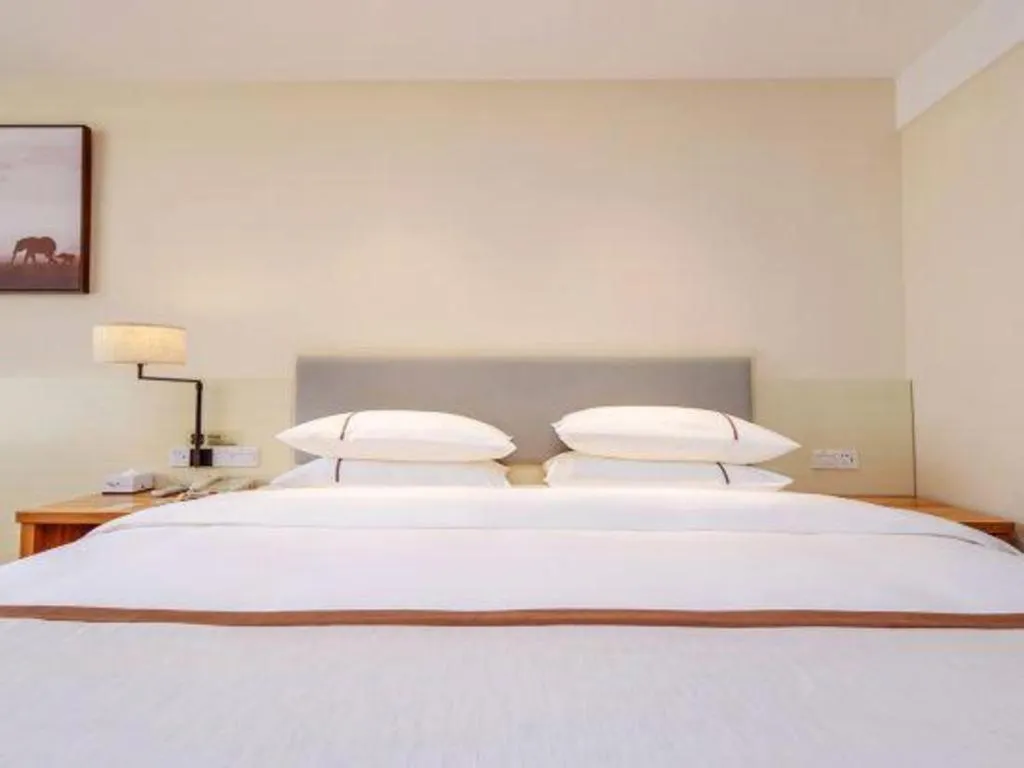 Bed in JTOUR Inn Hechi Yizhou Municipal Central Plaza