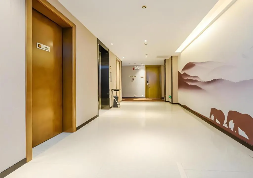 JTOUR Inn Hechi Yizhou Municipal Central Plaza