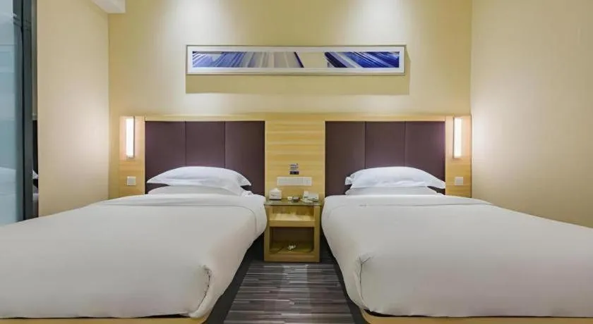 Bed in City Comfort Inn Guangzhou Shangxiajiu Hualin Temple Chenjiaci Metro Station