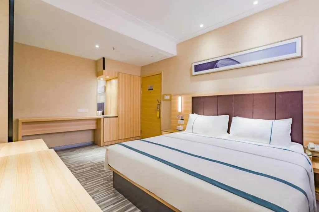 Bed in City Comfort Inn Guangzhou Shangxiajiu Hualin Temple Chenjiaci Metro Station