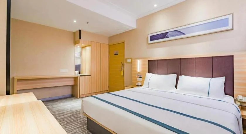 Bed in City Comfort Inn Guangzhou Shangxiajiu Hualin Temple Chenjiaci Metro Station