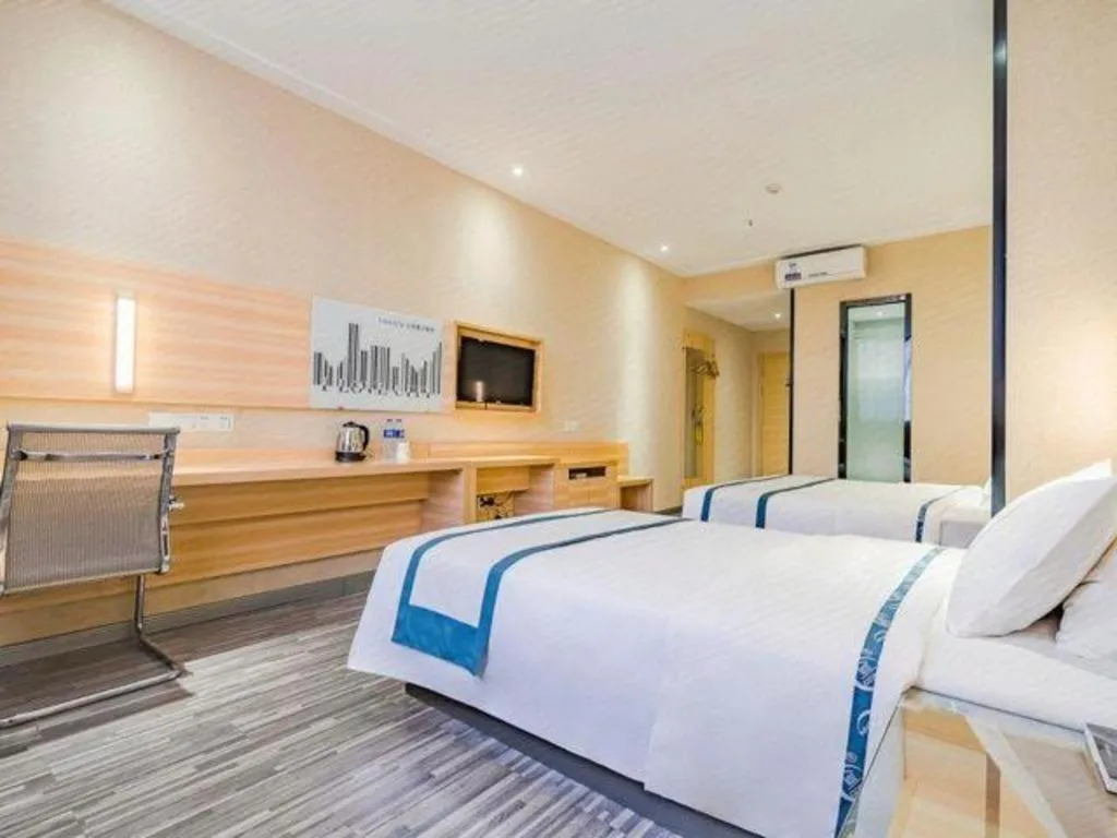 Bed in City Comfort Inn Guangzhou Shangxiajiu Hualin Temple Chenjiaci Metro Station