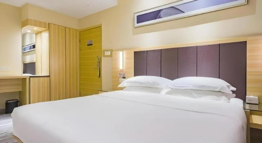 Bed in City Comfort Inn Guangzhou Shangxiajiu Hualin Temple Chenjiaci Metro Station