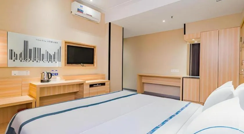 Bed in City Comfort Inn Guangzhou Shangxiajiu Hualin Temple Chenjiaci Metro Station