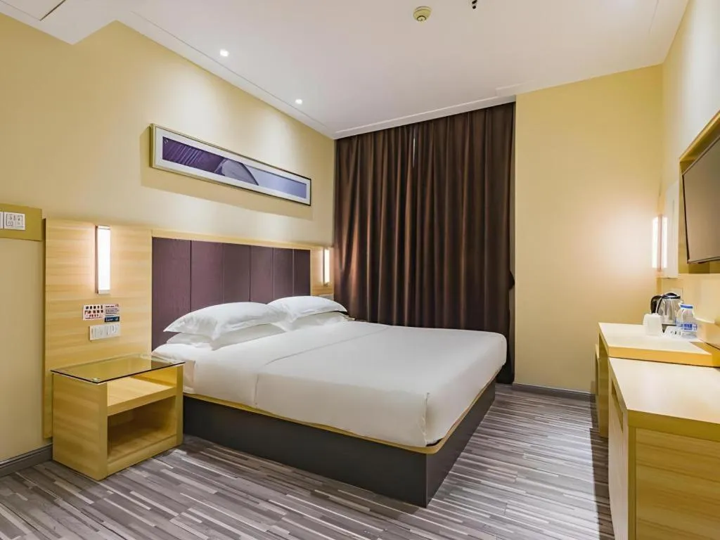 Bed in City Comfort Inn Guangzhou Shangxiajiu Hualin Temple Chenjiaci Metro Station