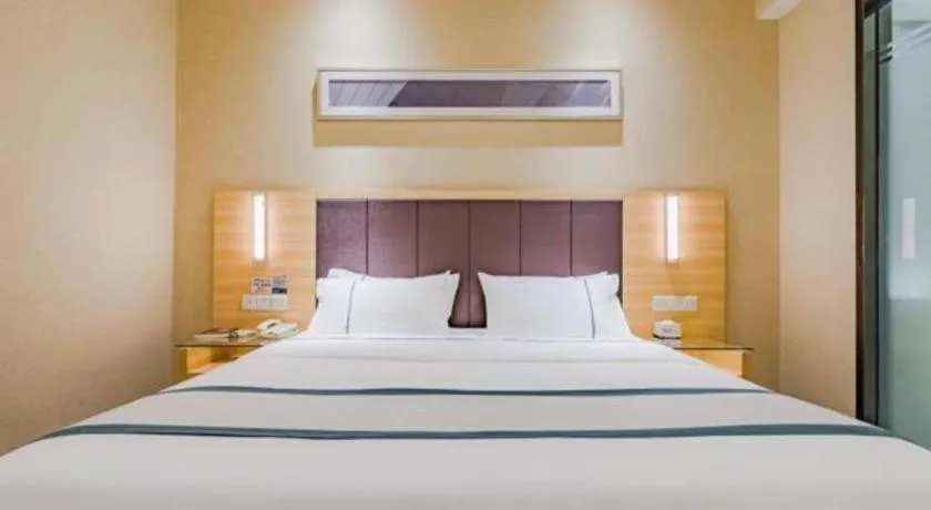 Bed in City Comfort Inn Guangzhou Shangxiajiu Hualin Temple Chenjiaci Metro Station