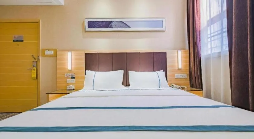 Bed in City Comfort Inn Guangzhou Shangxiajiu Hualin Temple Chenjiaci Metro Station
