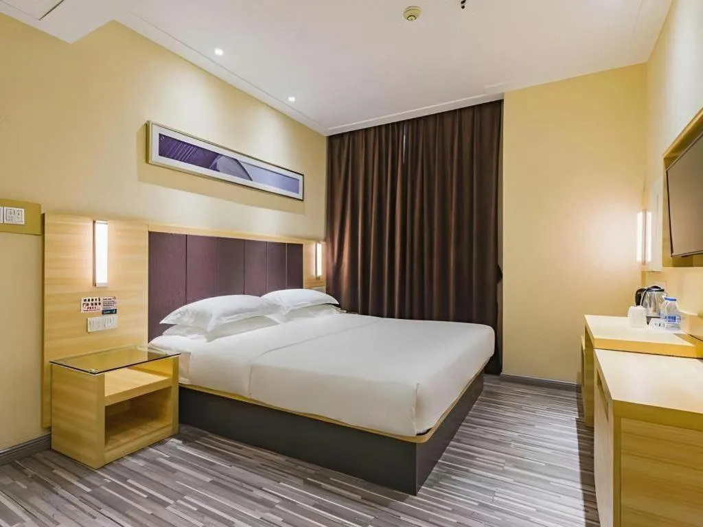 Bed in City Comfort Inn Guangzhou Shangxiajiu Hualin Temple Chenjiaci Metro Station