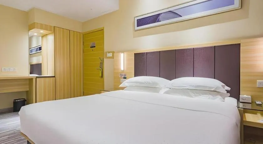 Bed in City Comfort Inn Guangzhou Shangxiajiu Hualin Temple Chenjiaci Metro Station