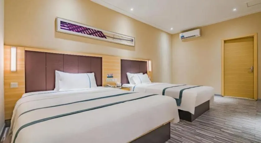 Bed in City Comfort Inn Guangzhou Shangxiajiu Hualin Temple Chenjiaci Metro Station