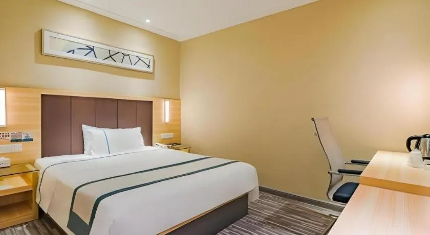 Bed in City Comfort Inn Guangzhou Shangxiajiu Hualin Temple Chenjiaci Metro Station