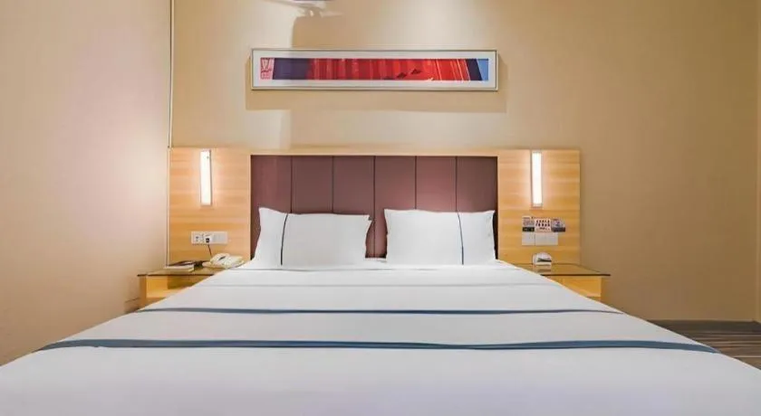 Bed in City Comfort Inn Guangzhou Shangxiajiu Hualin Temple Chenjiaci Metro Station