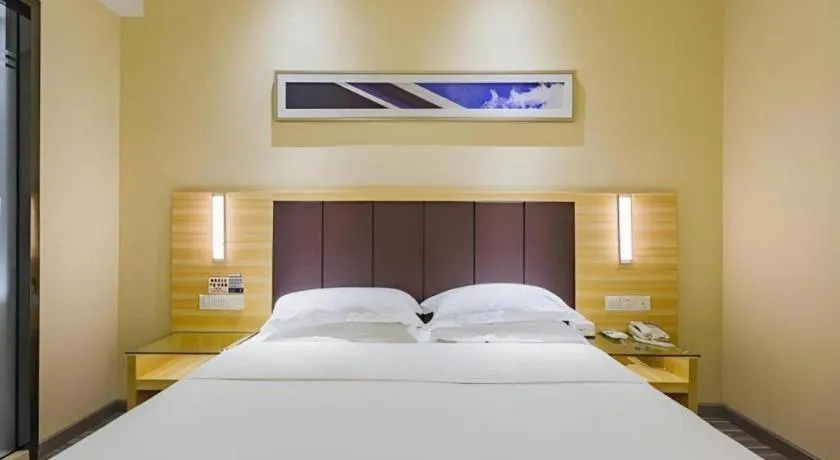Bed in City Comfort Inn Guangzhou Shangxiajiu Hualin Temple Chenjiaci Metro Station