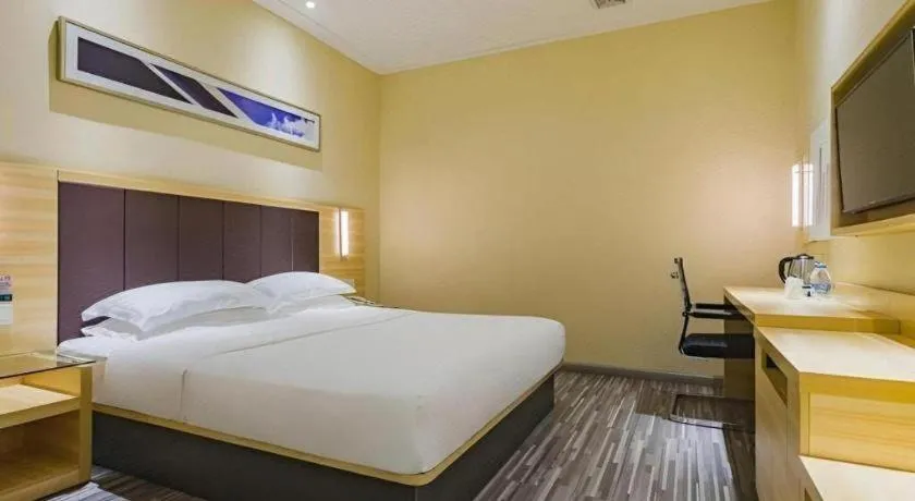 Bed in City Comfort Inn Guangzhou Shangxiajiu Hualin Temple Chenjiaci Metro Station