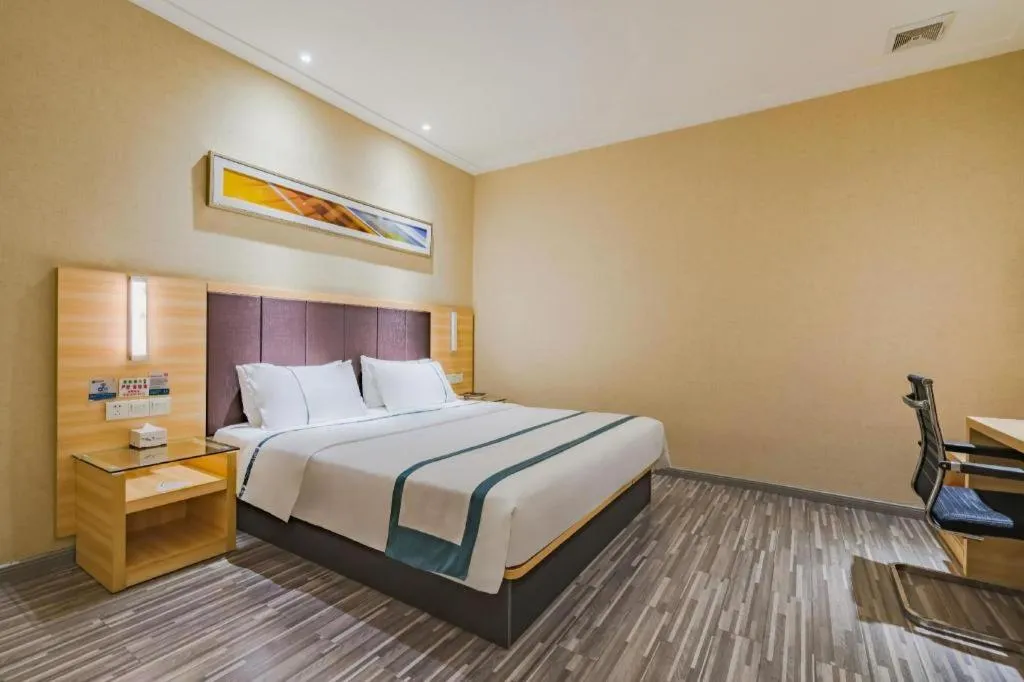 Bed in City Comfort Inn Guangzhou Shangxiajiu Hualin Temple Chenjiaci Metro Station