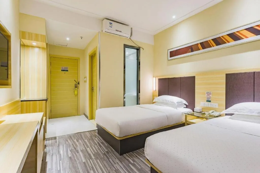Bed in City Comfort Inn Guangzhou Shangxiajiu Hualin Temple Chenjiaci Metro Station