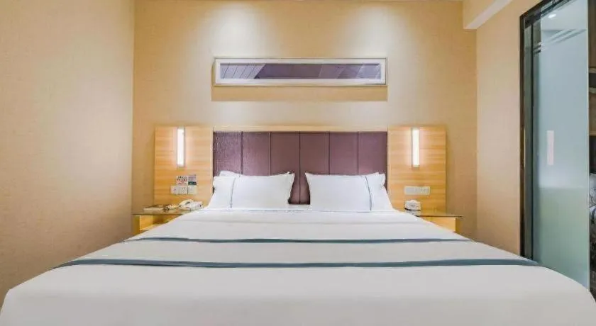 Bed in City Comfort Inn Guangzhou Shangxiajiu Hualin Temple Chenjiaci Metro Station