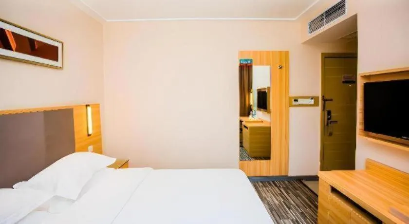 Bed in City Comfort Inn Shenzhen Shiyan Science and Technology Park