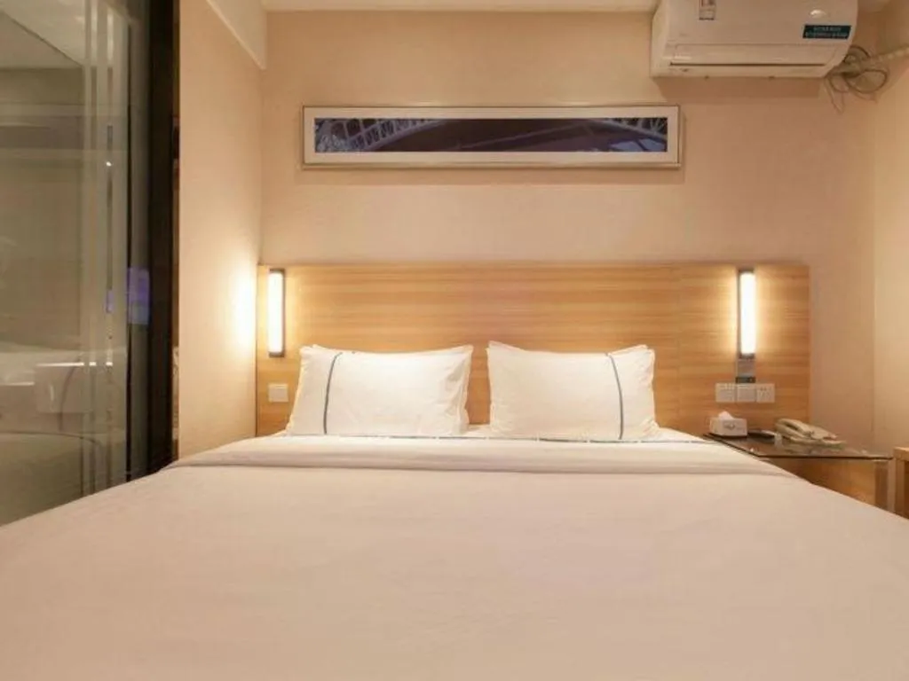 Bed in City Comfort Inn Wuhan Guanggu Textile University