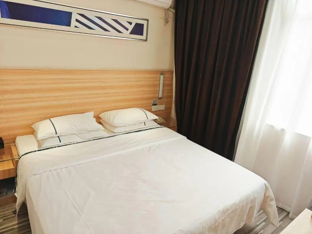 Bed in City Comfort Inn Wuhan Guanggu Textile University