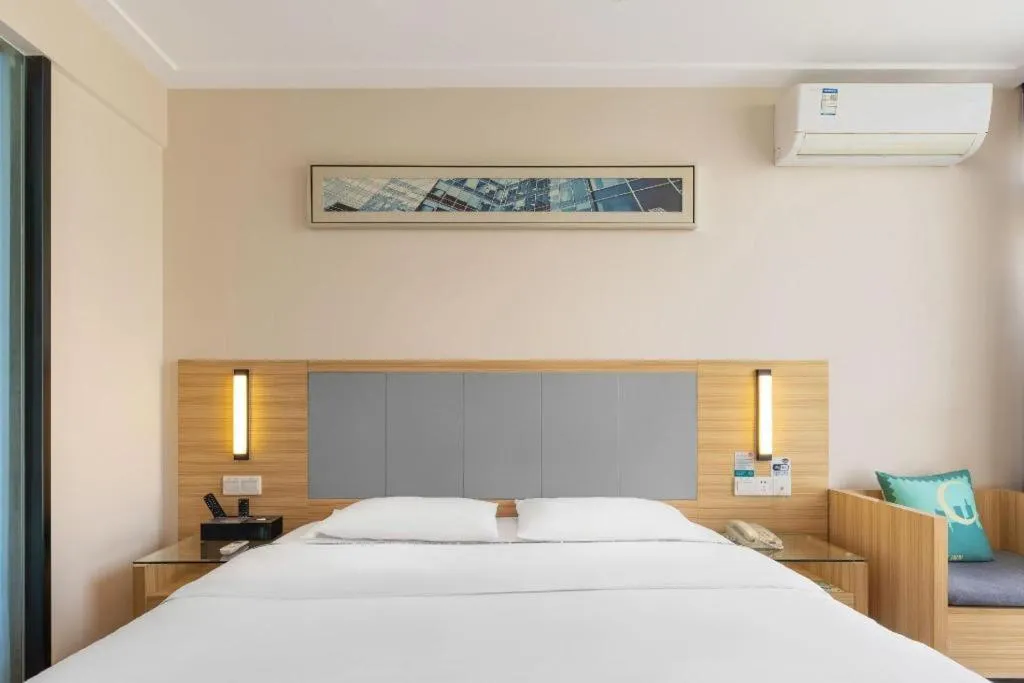 Bed in City Comfort Inn Wuhan Guanggu Textile University